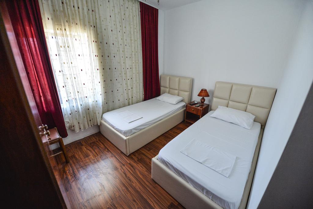 Hotel Argenti Shkoder Luaran gambar