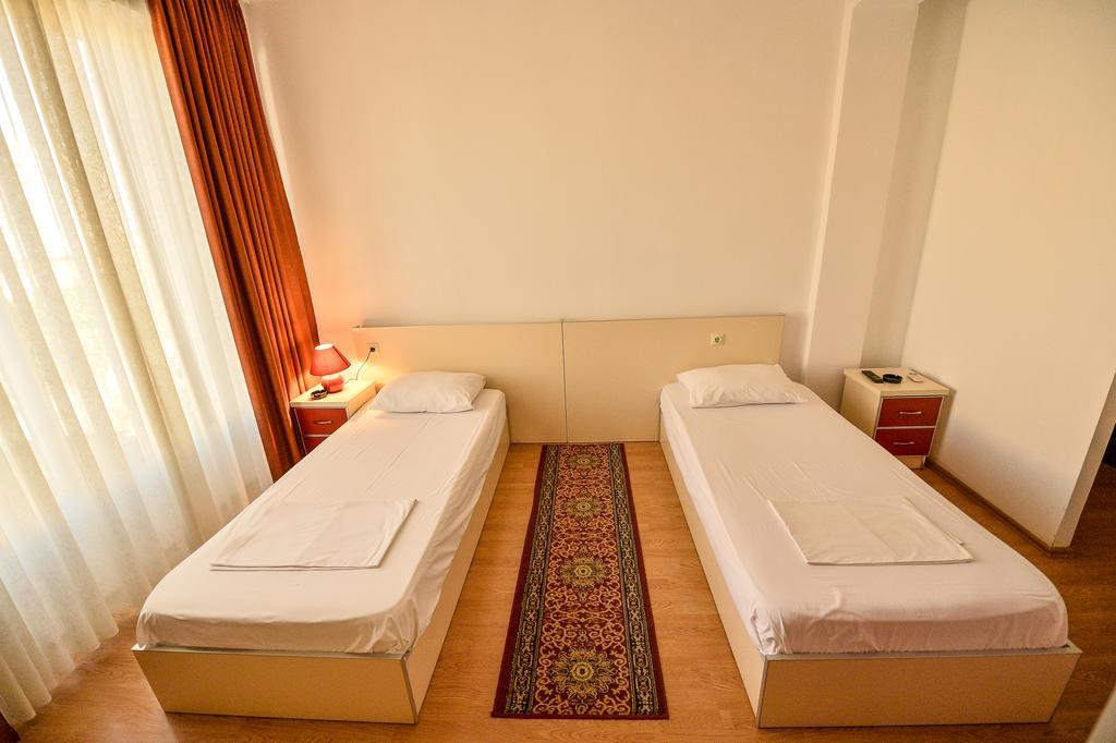 Hotel Argenti Shkoder Luaran gambar